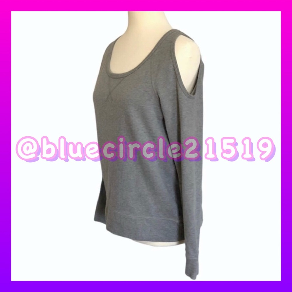 Maurices Cold Shoulder Solid Gray Pullover Sweatshirt 
•Size Medium